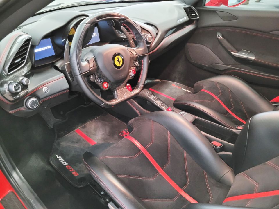 FERRARI 488 GTB V8 3.9 670ch - Performance et Élégance Sublimées - image 1