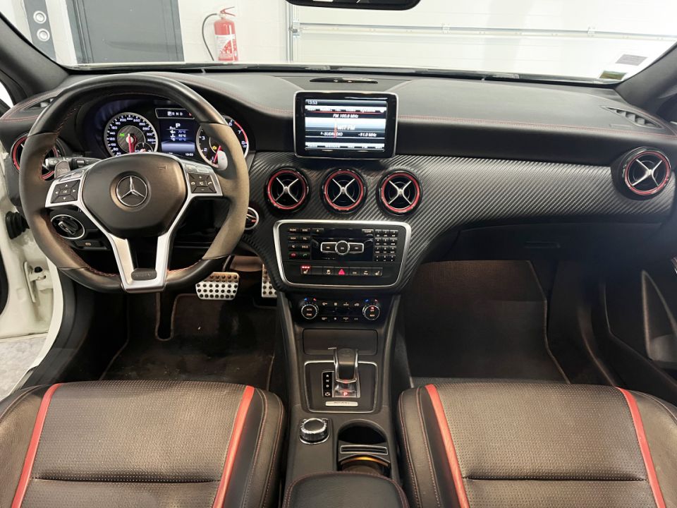 MERCEDES CLASSE A 45 AMG EDITION ONE - Puissance et Élégance en Mouvement - image 11