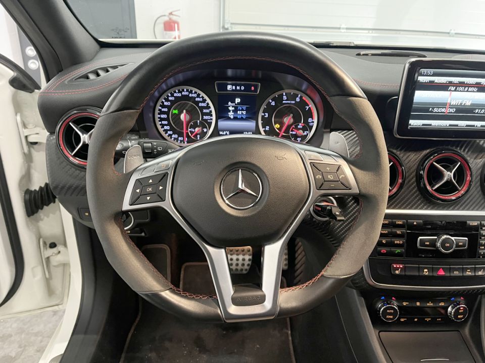 MERCEDES CLASSE A 45 AMG EDITION ONE - Puissance et Élégance en Mouvement - image 13