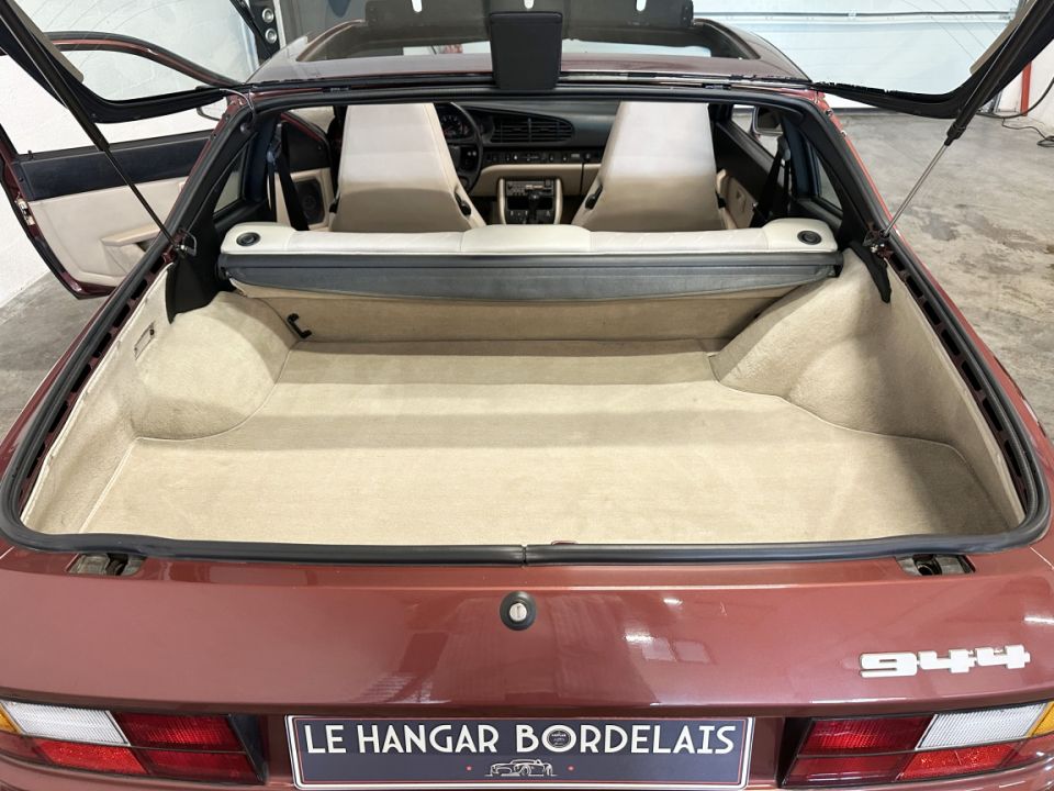 PORSCHE 944 Targa 2.5 163ch BVM5 - Le Hangar Bordelais - image 22