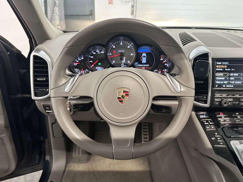 PORSCHE CAYENNE S DIESEL V8 4.2 382ch Tiptronic S - Puissance et Élégance en SUV - 32 990 € - image 13