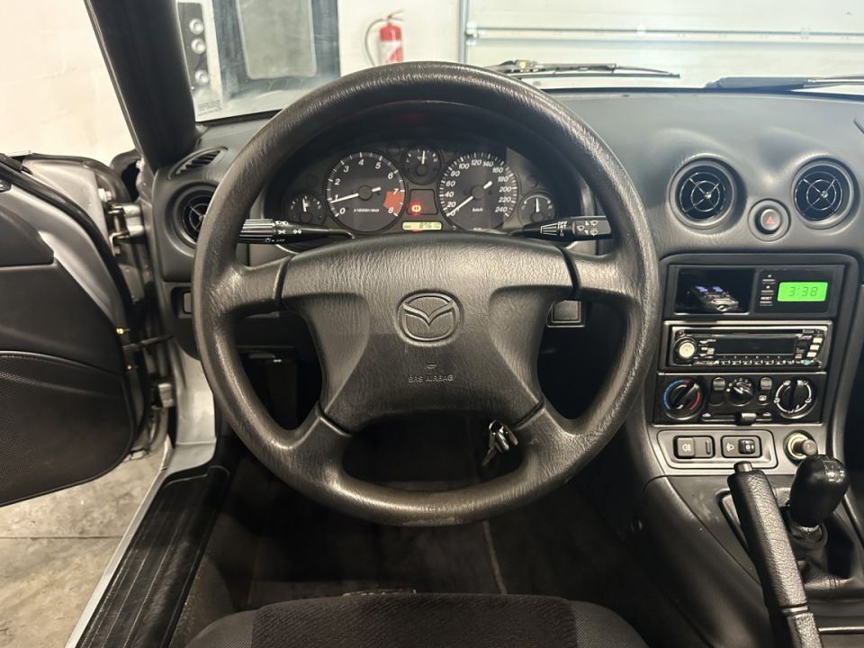 Mazda MX5 II 1.6 16V 110ch BVM5 Elegance Cabriolet – Sport et Élégance - 10 990 € - image 9