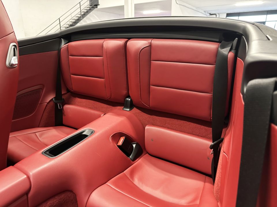 Porsche 911 Carrera 4 GTS Cabriolet – Élégance et performance à ciel ouvert - 119 990 € - image 7