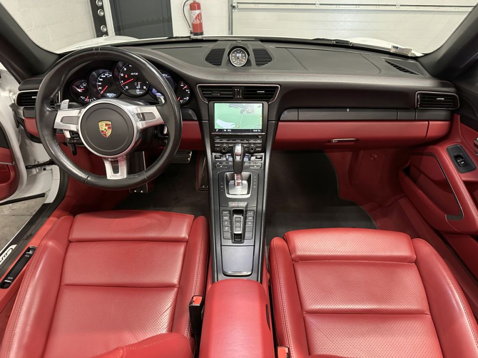 Porsche 911 Carrera 4 GTS Cabriolet – Élégance et performance à ciel ouvert - 119 990 € - image 9