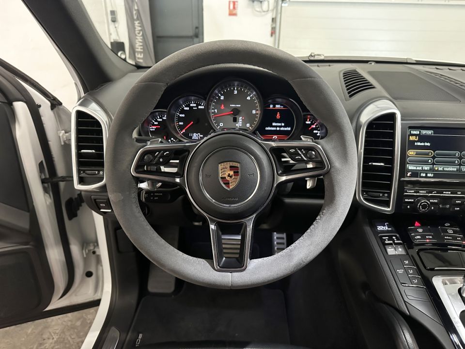 Porsche Cayenne S Diesel V8 4.2 385ch Tiptronic S - SUV haut de gamme - 46 990 € - image 13