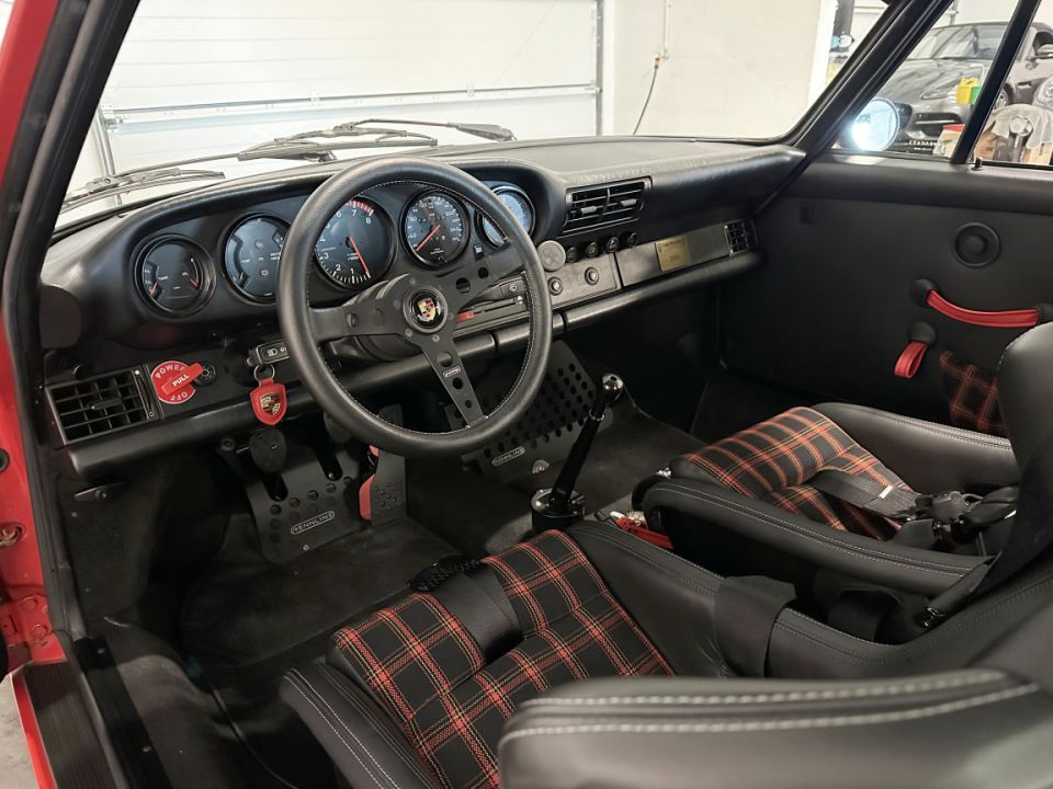 PORSCHE 911 Type Carrera 3.2 Coupé 240ch BVM5 – Émotion et Performance au Rendez-vous - 84 990 € - image 1