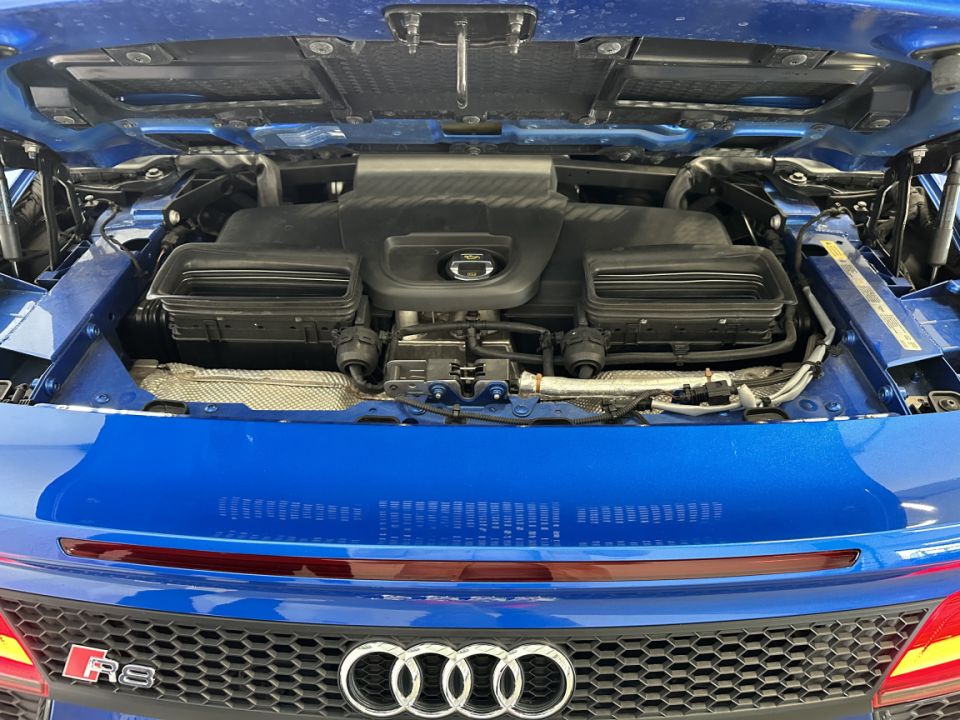 AUDI R8 SPYDER V10 5.2 FSI 540ch - Performance et Élégance Sous le Ciel Bleu ARA - image 17