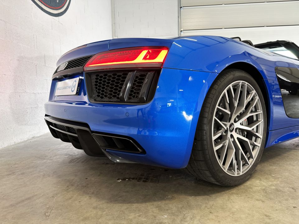 AUDI R8 SPYDER V10 5.2 FSI 540ch - Performance et Élégance Sous le Ciel Bleu ARA - image 18