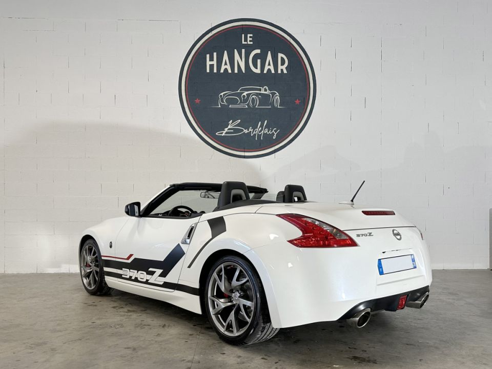 Performant et Élégant : NISSAN 370Z ROADSTER V6 3.7 328ch BVM6 en Blanc Lunaire - image 4