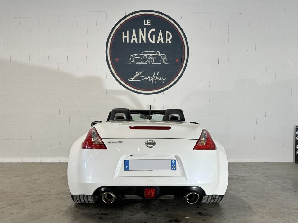 Performant et Élégant : NISSAN 370Z ROADSTER V6 3.7 328ch BVM6 en Blanc Lunaire - image 6