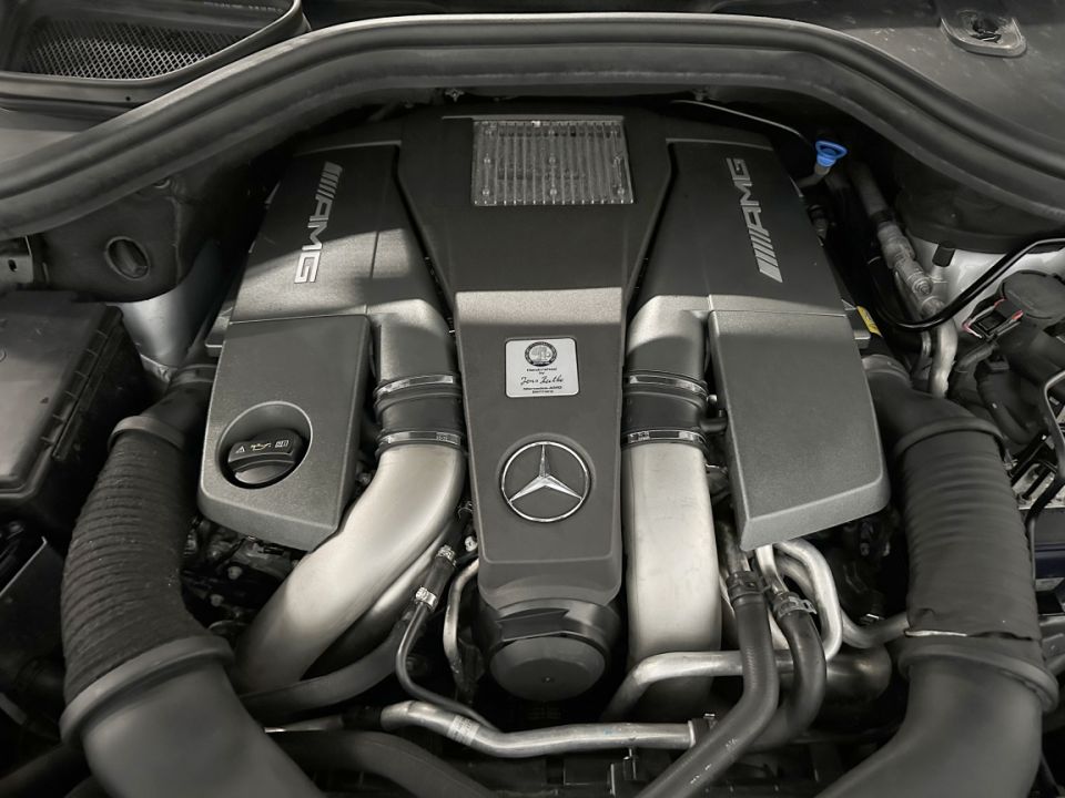 Performance et Luxe Réunis : MERCEDES CLASSE M ML 63 AMG V8 - image 23