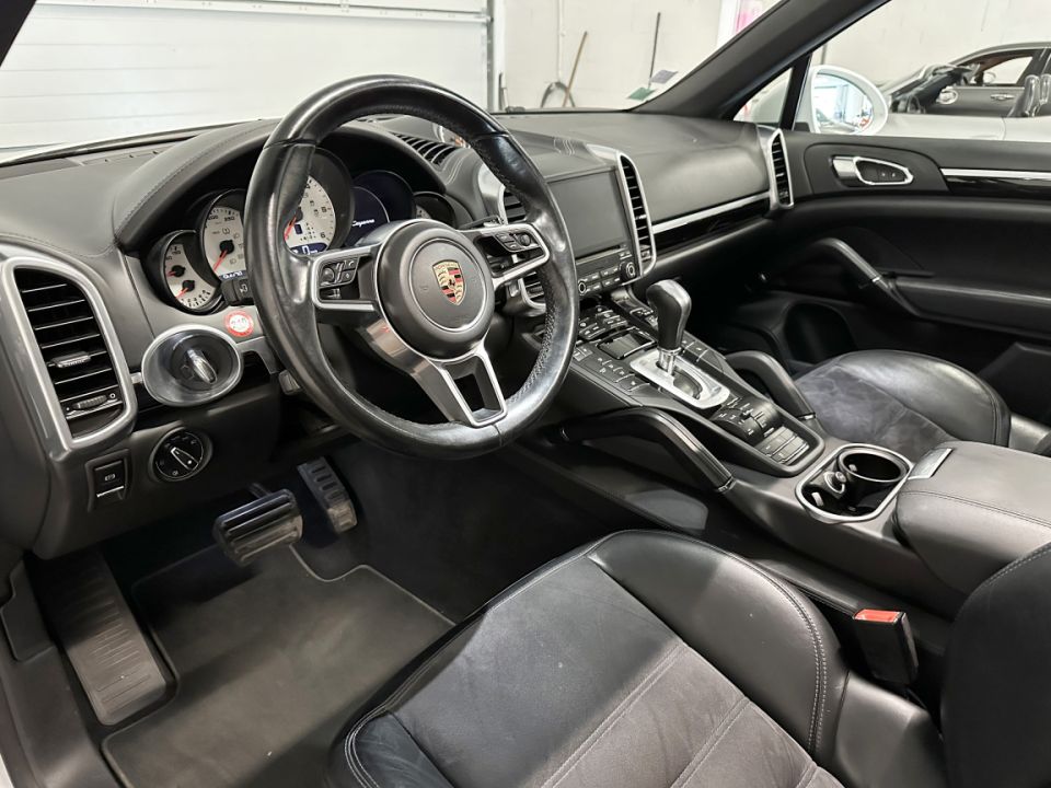 Porsche Cayenne Diesel V6 3.0 262 ch Tiptronic Platinum Edition, raffinement et puissance - image 1