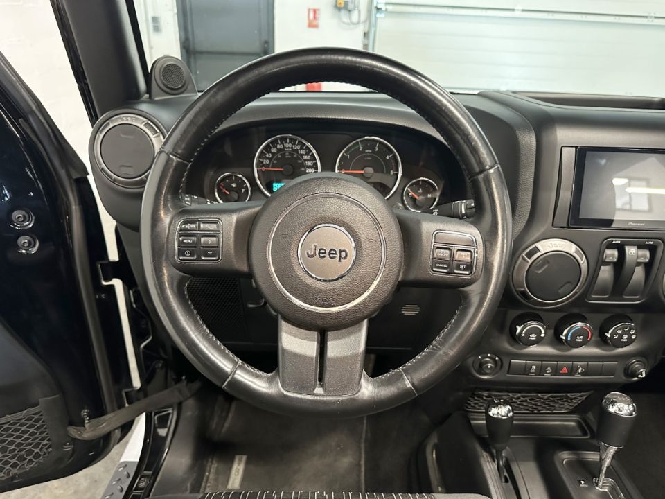 Jeep Wrangler 2.8 CRD 200ch Sport BVA6, l'aventure sur tous les terrains - image 11