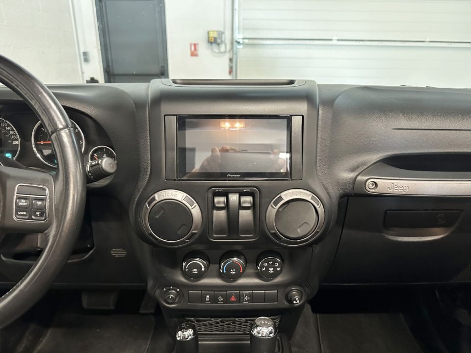 Jeep Wrangler 2.8 CRD 200ch Sport BVA6, l'aventure sur tous les terrains - image 13