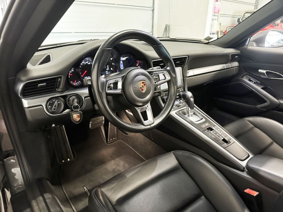 PORSCHE 911 Carrera Coupé Type 991.2 : Performance et Élégance en Gris Quartz Métallisé - image 1