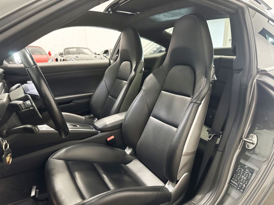 PORSCHE 911 Carrera Coupé Type 991.2 : Performance et Élégance en Gris Quartz Métallisé - image 3