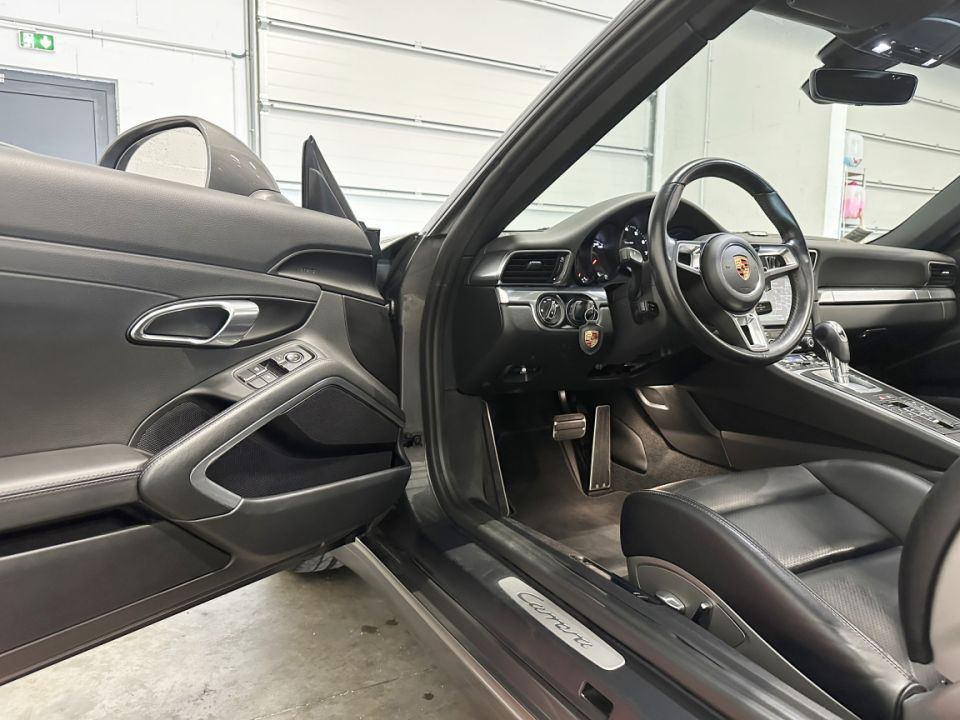 PORSCHE 911 Carrera Coupé Type 991.2 : Performance et Élégance en Gris Quartz Métallisé - image 16